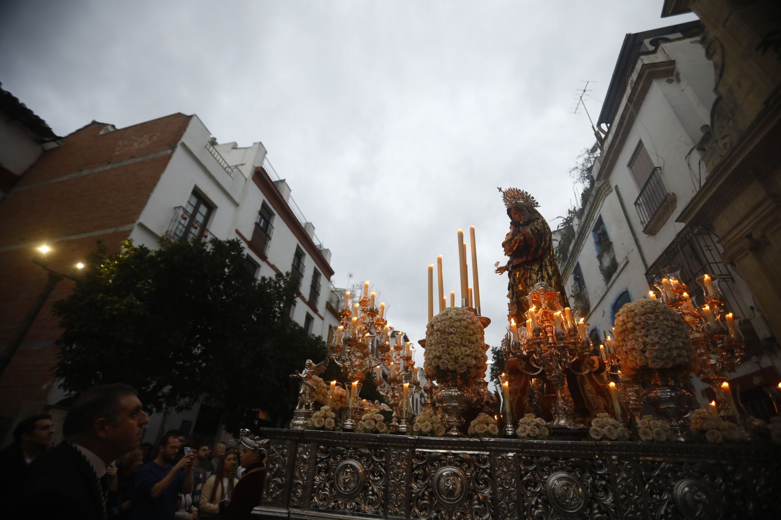 La procesión de la Virgen del Amparo de Córdoba, en imágenes