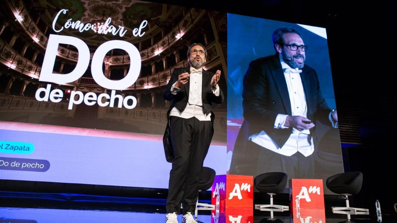 El tenor José Manuel Zapata cerró el evento.