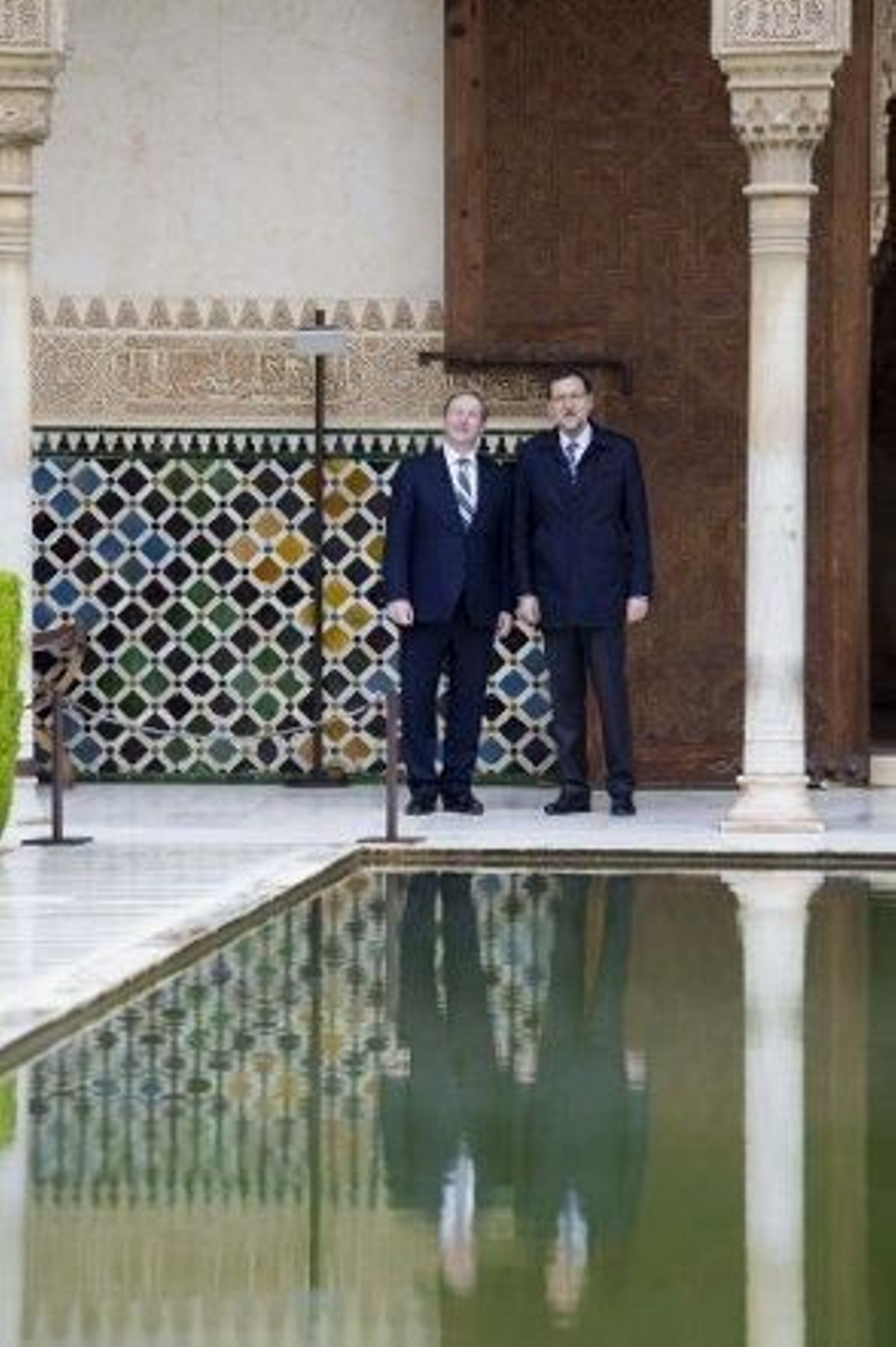 Rajoy asegura que el Gobierno "sabe lo que hace" y descarta cambiar sus ministros