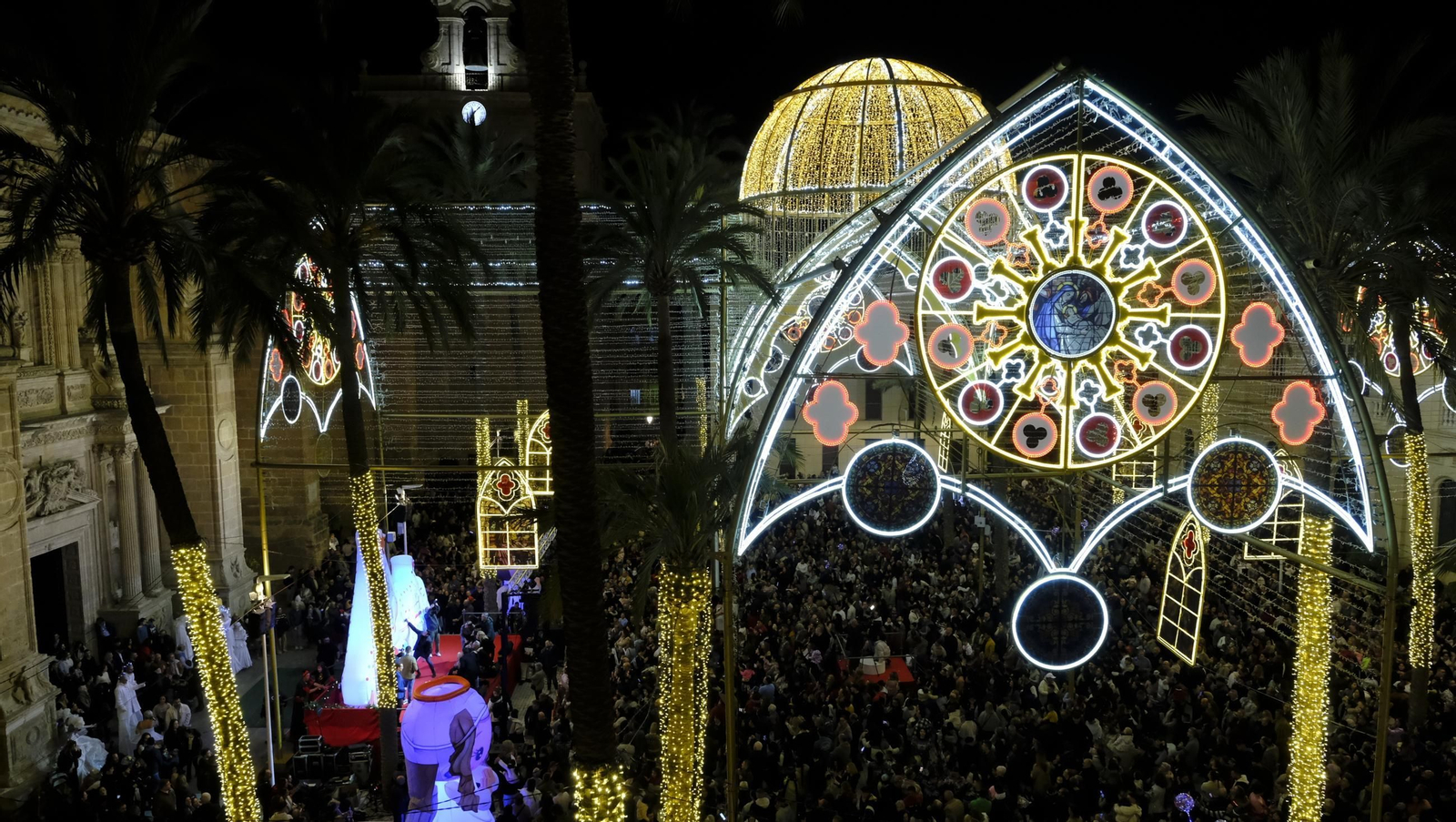 Las mejores imágenes del encendido navideño en Almería