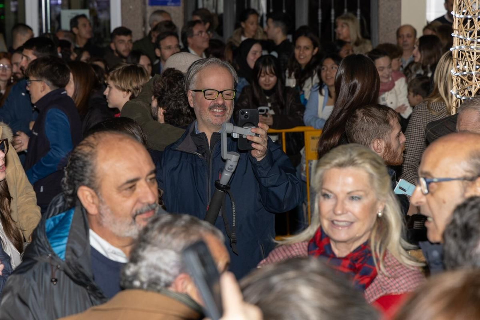 Jaén enciende su Navidad con sus habitantes echados a la calle