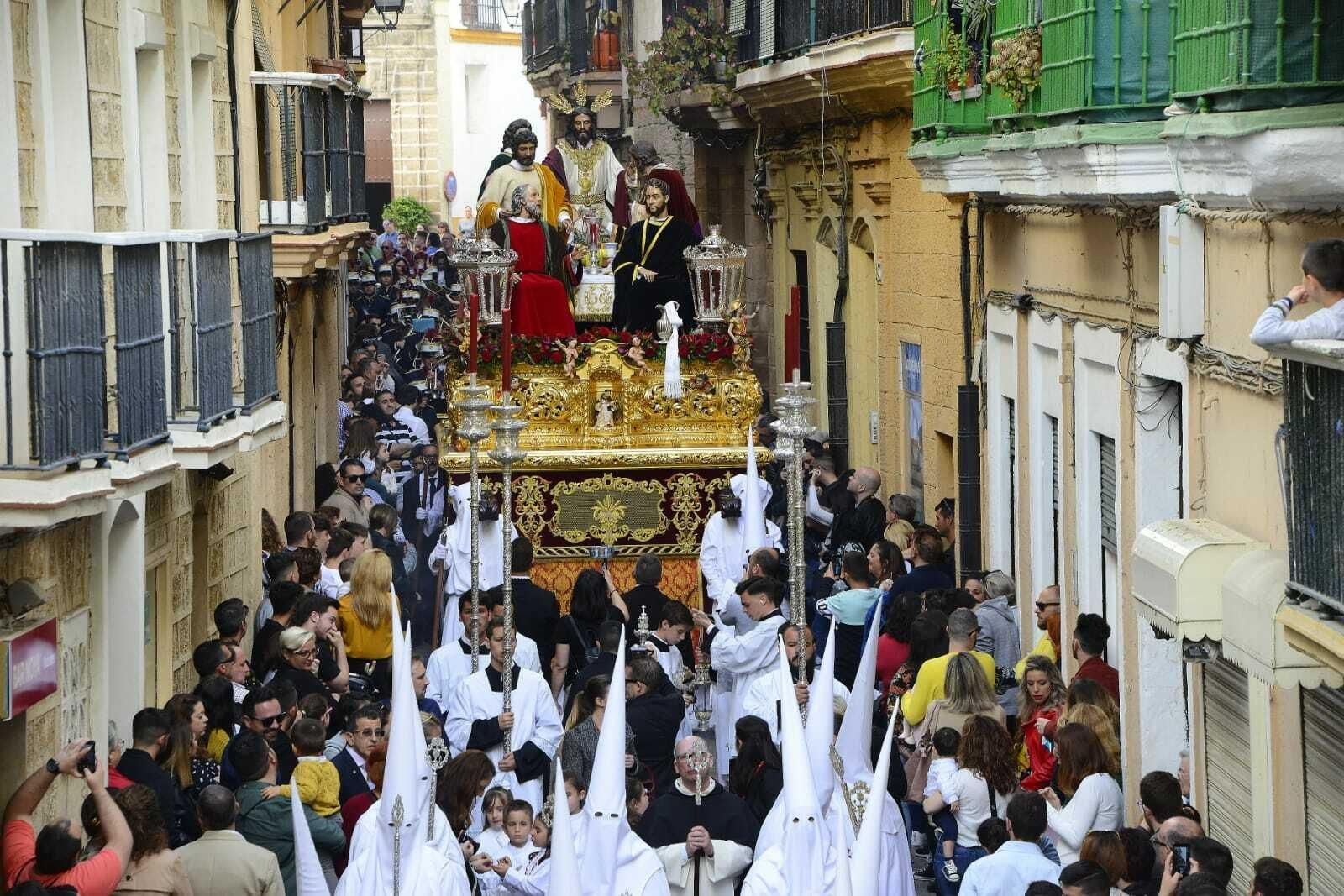 La Sagrada Cena bajando por la calle Sopranis.