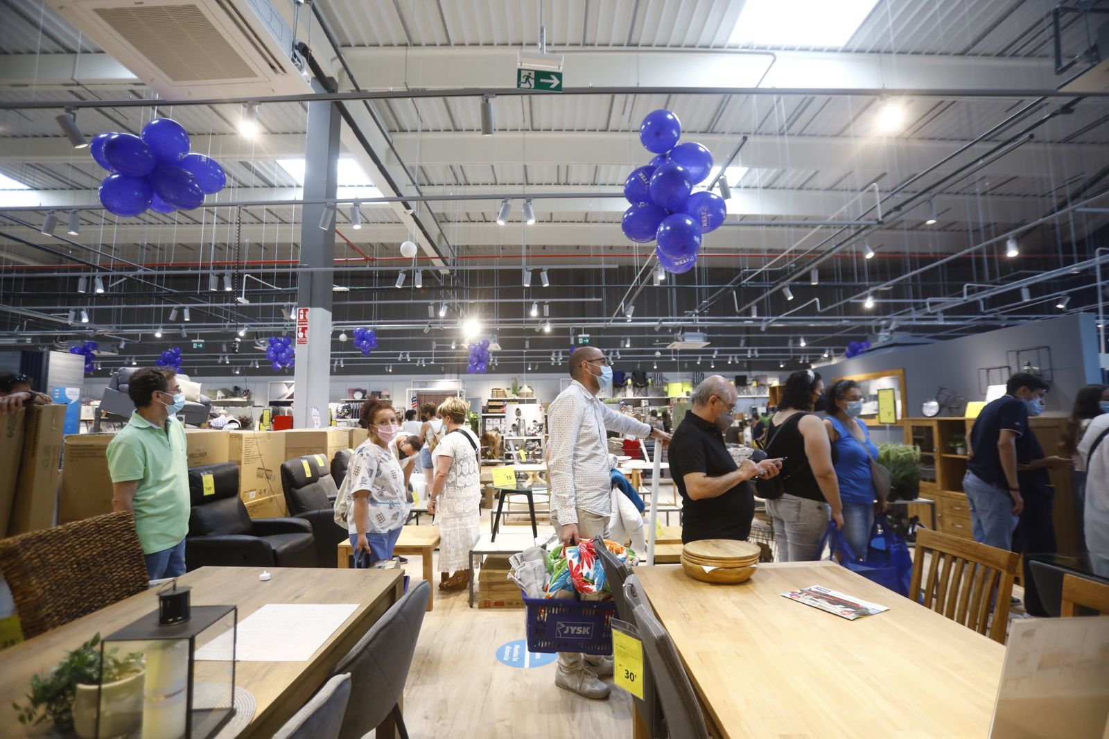 Día de apertura en el parque comercial Los Patios de Azahara de Córdoba, en imágenes