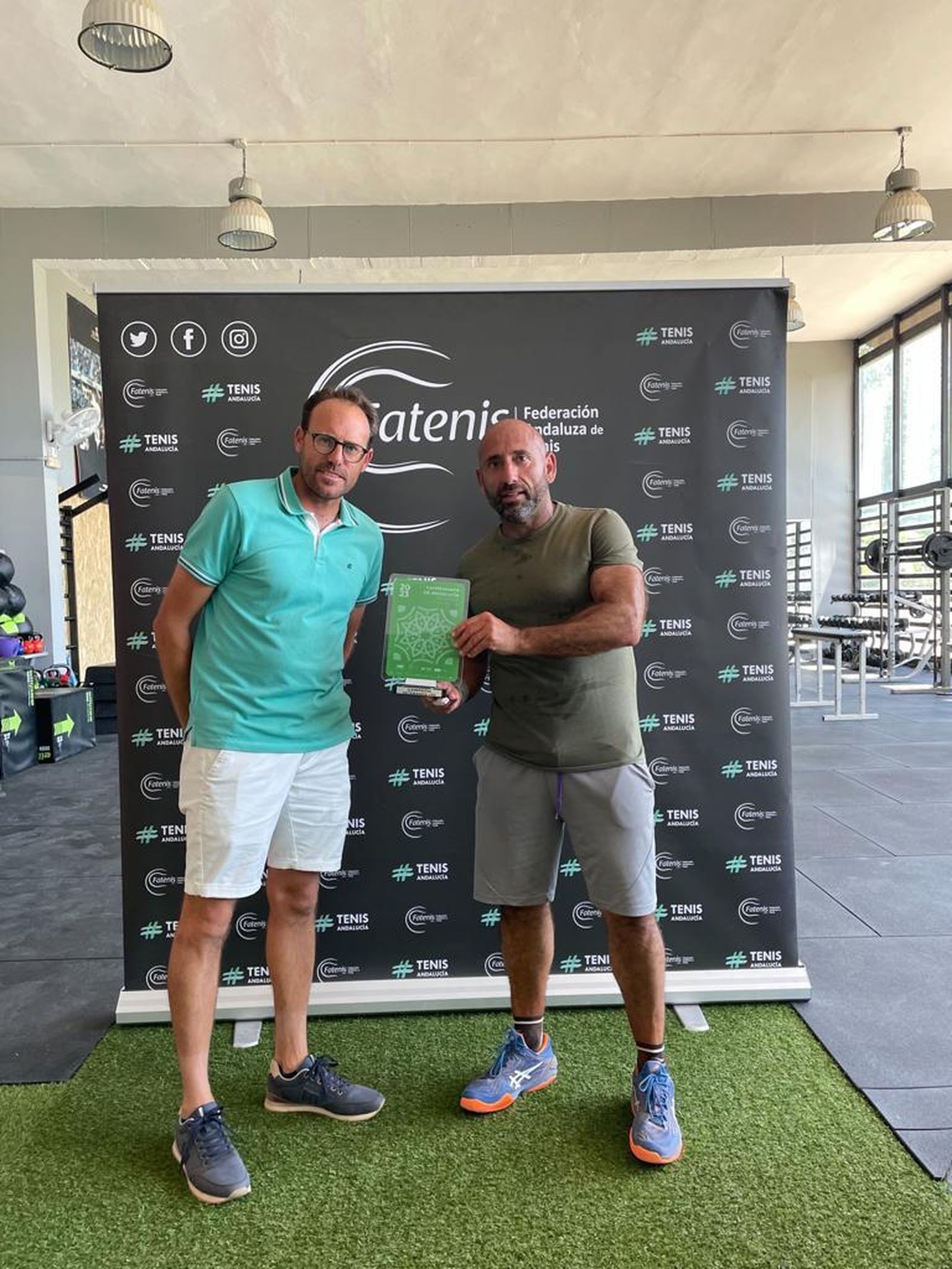 El tenista veterano Juan Martínez Becerra