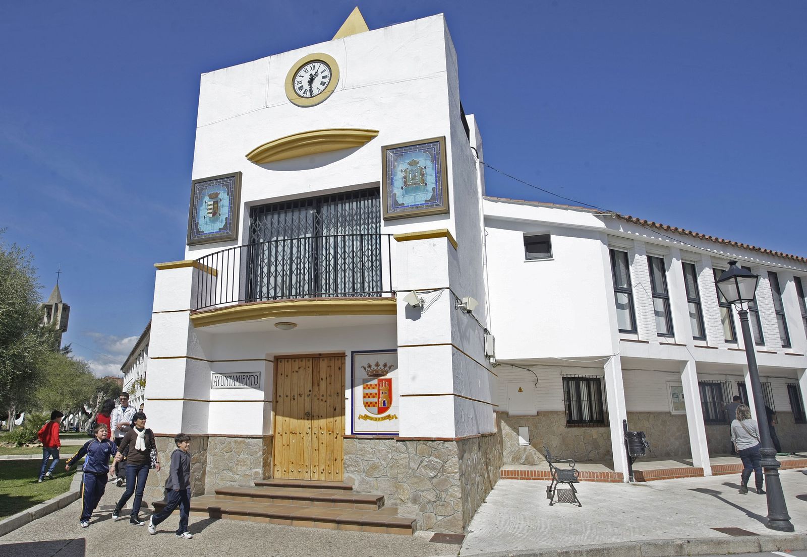 El Ayuntamiento de Castellar de la Frontera.