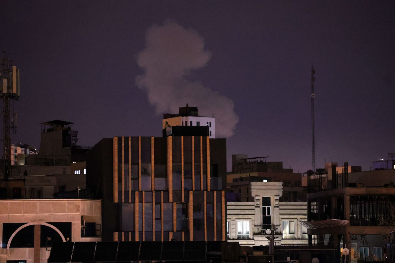 Galería Gráfica: Otra jornada de misiles, fuego, humo y militarización en Oriente Medio