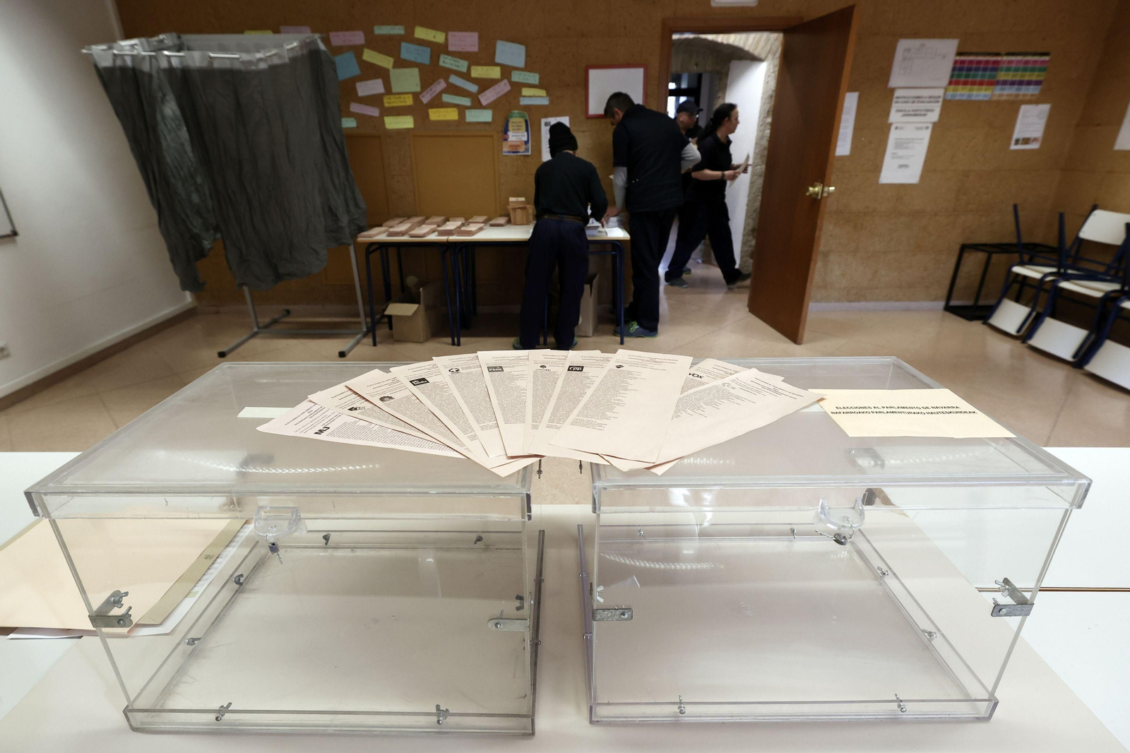 Preparativos en un colegio electoral el pasado 28 de mayo.