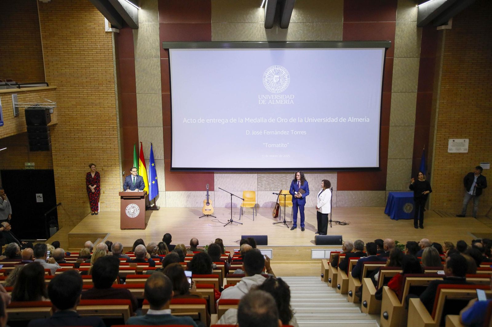 Las imágenes del acto de entrega de la Medalla de Oro a José Fernández Torres Tomatito, en la Universidad de Almería