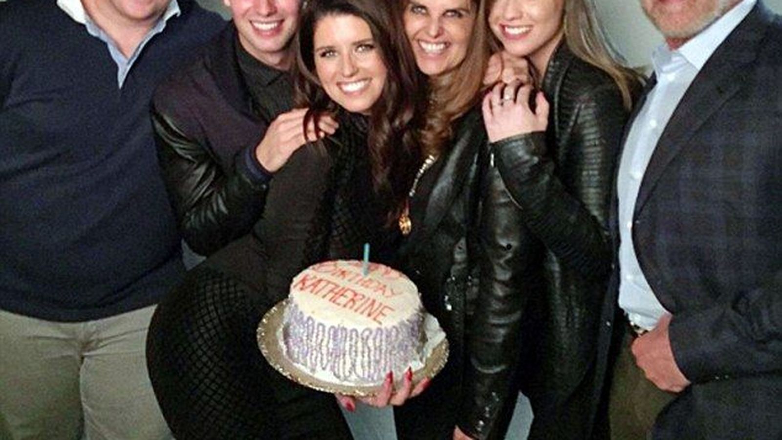 La ex pareja, con sus cuatro hijos, en el cumpleaños de la mayor.