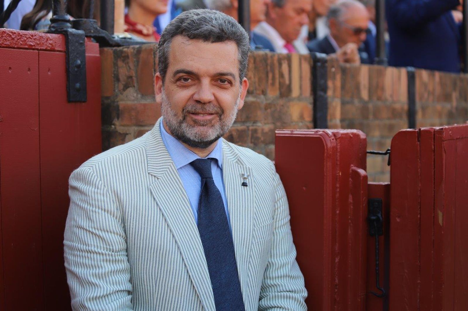 Los famosos y autoridades en los toros del jueves de Feria de Abril