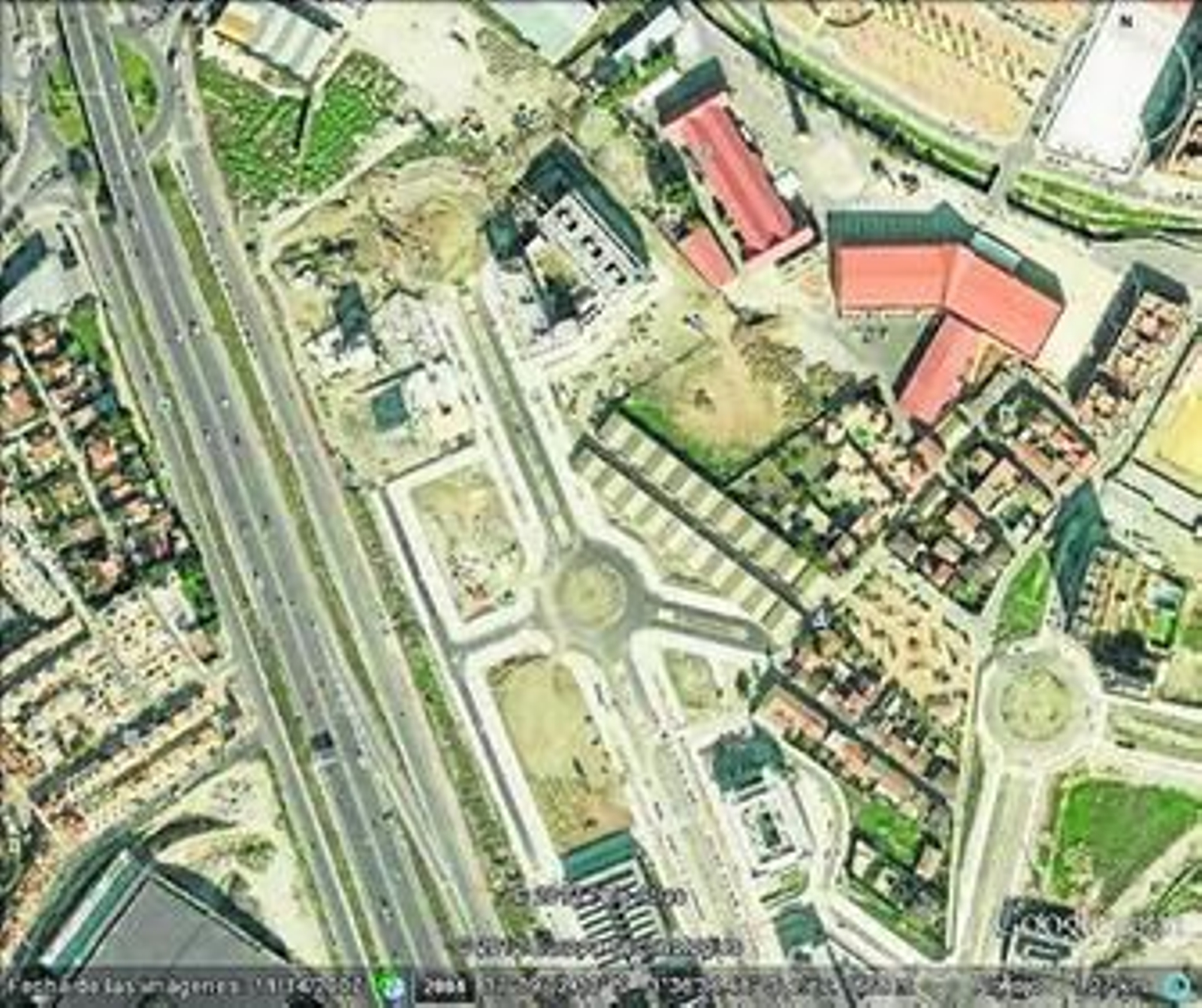 Pruebas. El alcalde ha presentado documentos para probar su acusación como las facturas pagadas por la empresa en 2007, el acta de recepción de Emasagra, la contratación de obras en 2009 y la liquidación de pago en 2011.