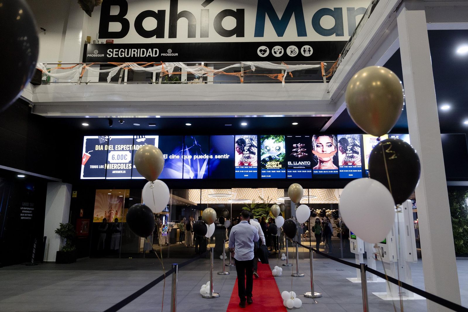 Cines Artesiete Platinum en el Parque Comercial Bahía Mar