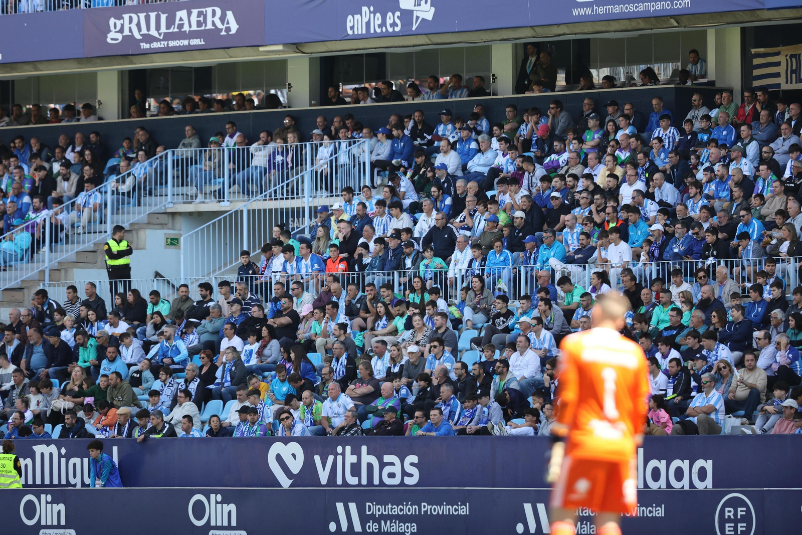 Búscate en las gradas de La Rosaleda durante el Málaga CF - Real Murcia