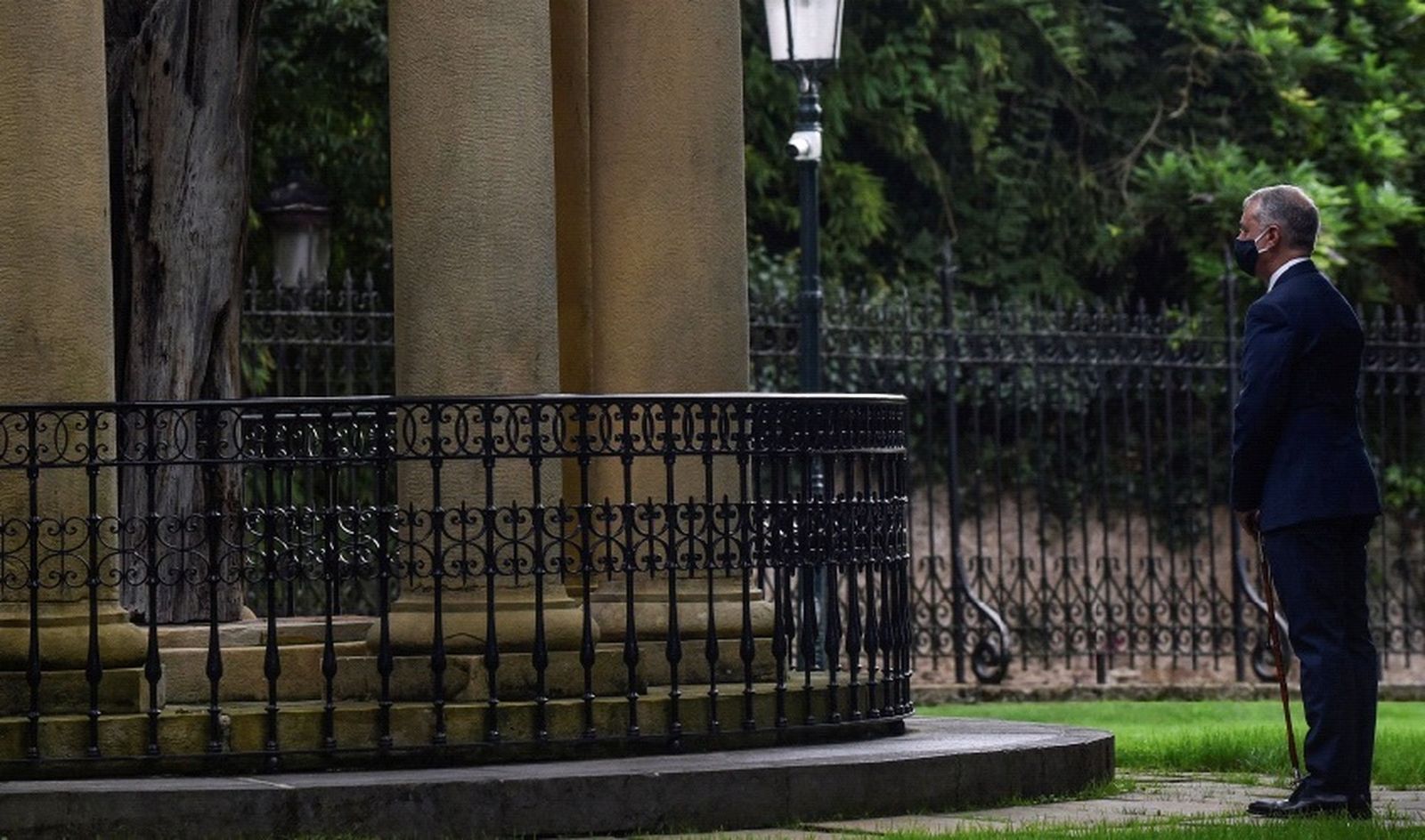 Íñigo Urkullu, frente al árbol de Guernica tras jurar el cargo.