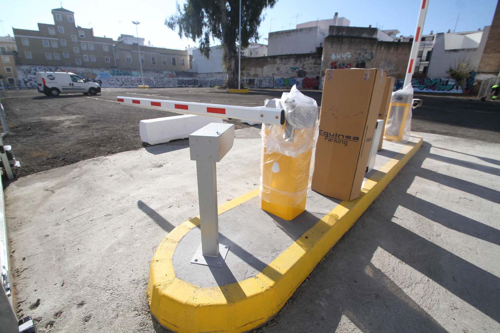 Solar donde se levantará el nuevo colegio del Casco Antiguo, usado hasta ahora como parking.