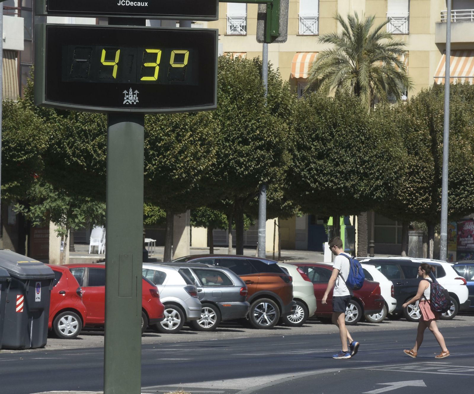 Un termómetro de la capital marca los 43 grados.