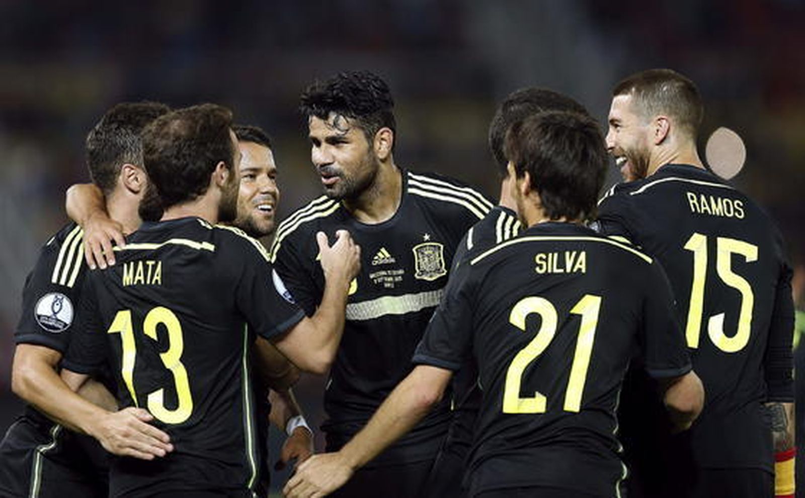 España gana con apuros a Macedonia (0-1)