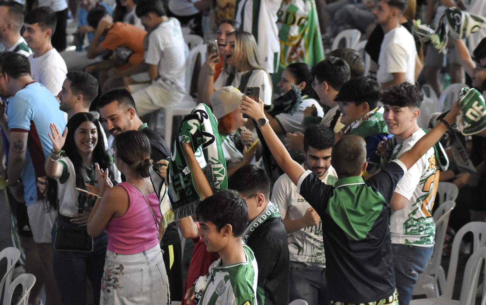 Las mejores fotos del ambiente en Vista Alegre para el Barcelona Atlètic - Córdoba CF