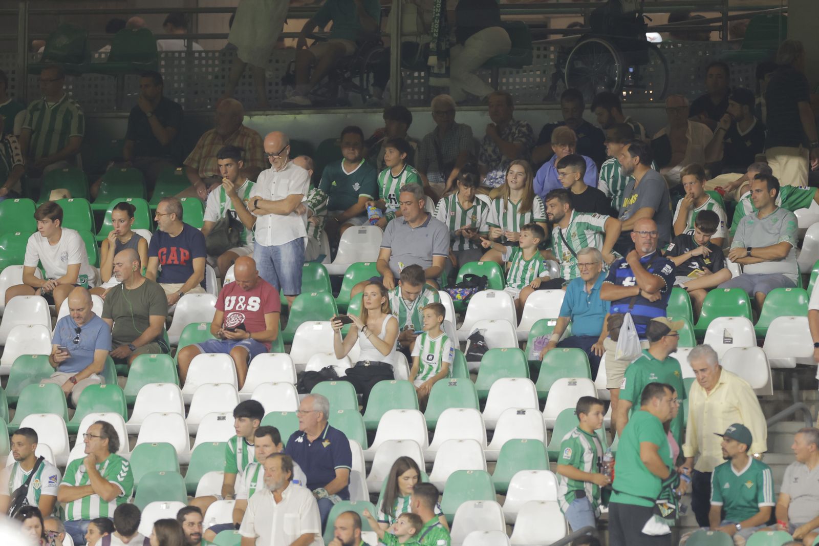 Búscate en las fotos del Betis-Valencia
