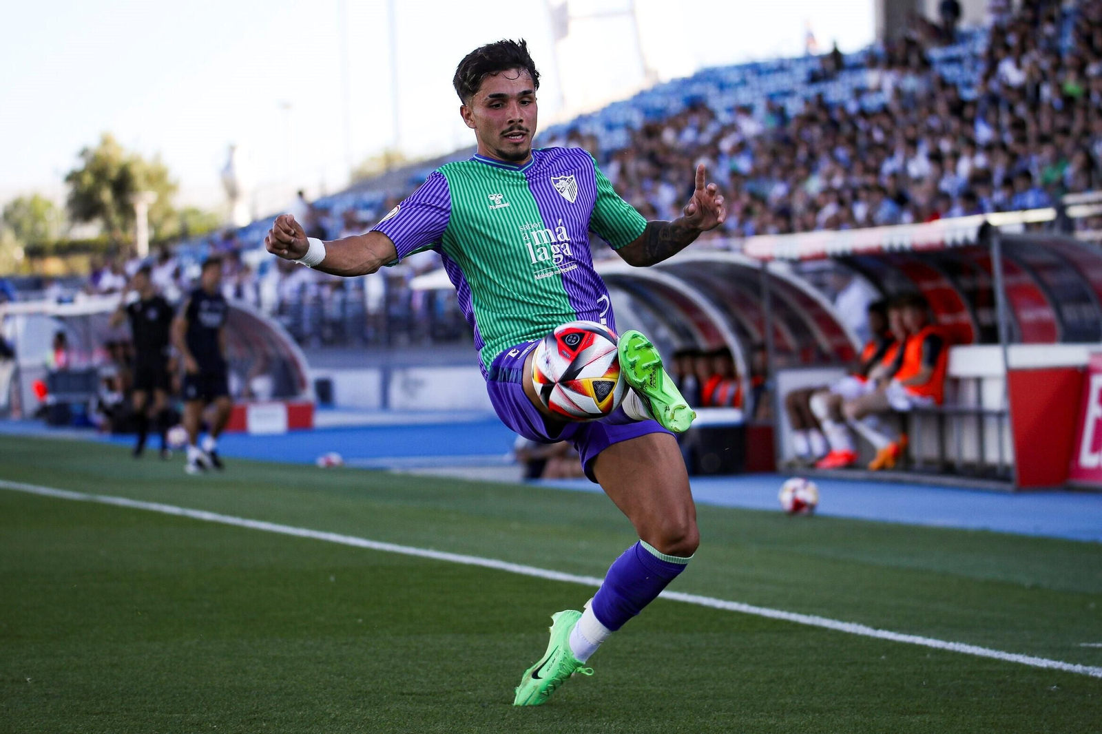 Búscate en las gradas del Alfredo Di Stéfano en el Real Madrid Castilla-Málaga CF