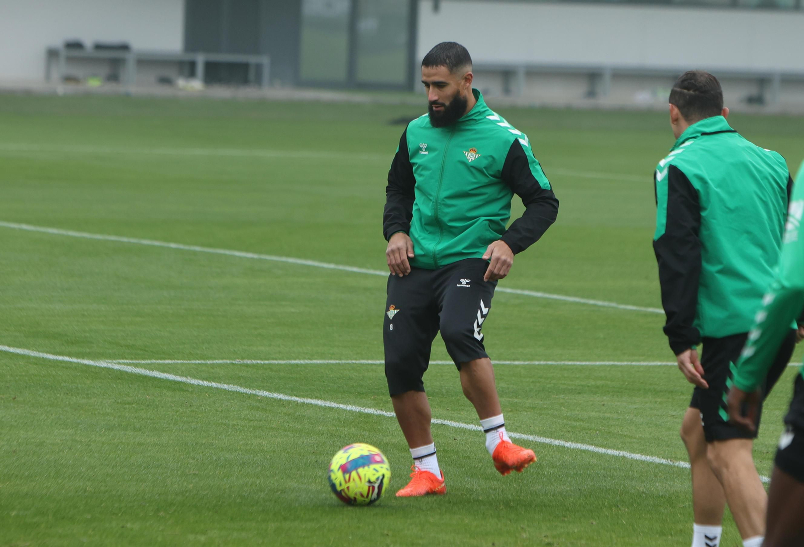 Fekir, en un momento del entrenamiento de este pasado sábado.