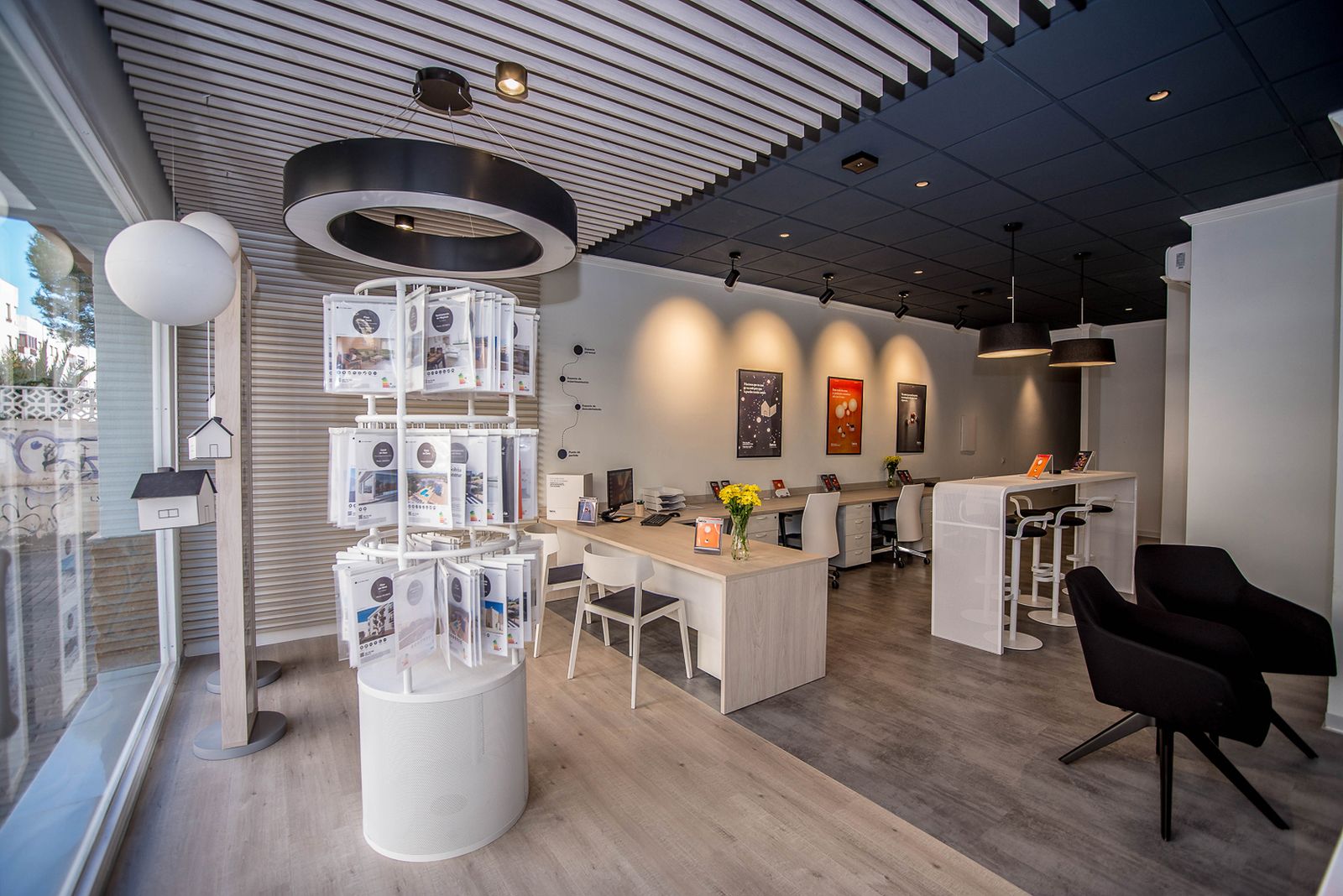 Solvia acaba de abrir las puertas de una nueva 'store' en el número 8 de la Calle Mayor de Garrucha.