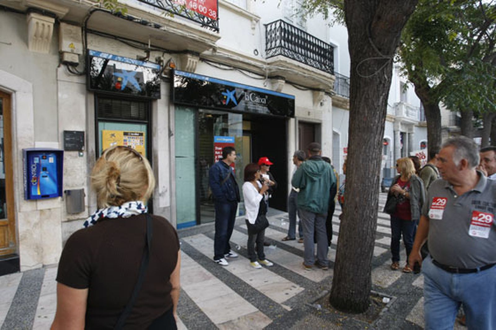 Los piquetes tomaron el centro de la capital desde primera hora de la mañana para impedir la apertura de comercios y empresas

Foto: Jose Braza