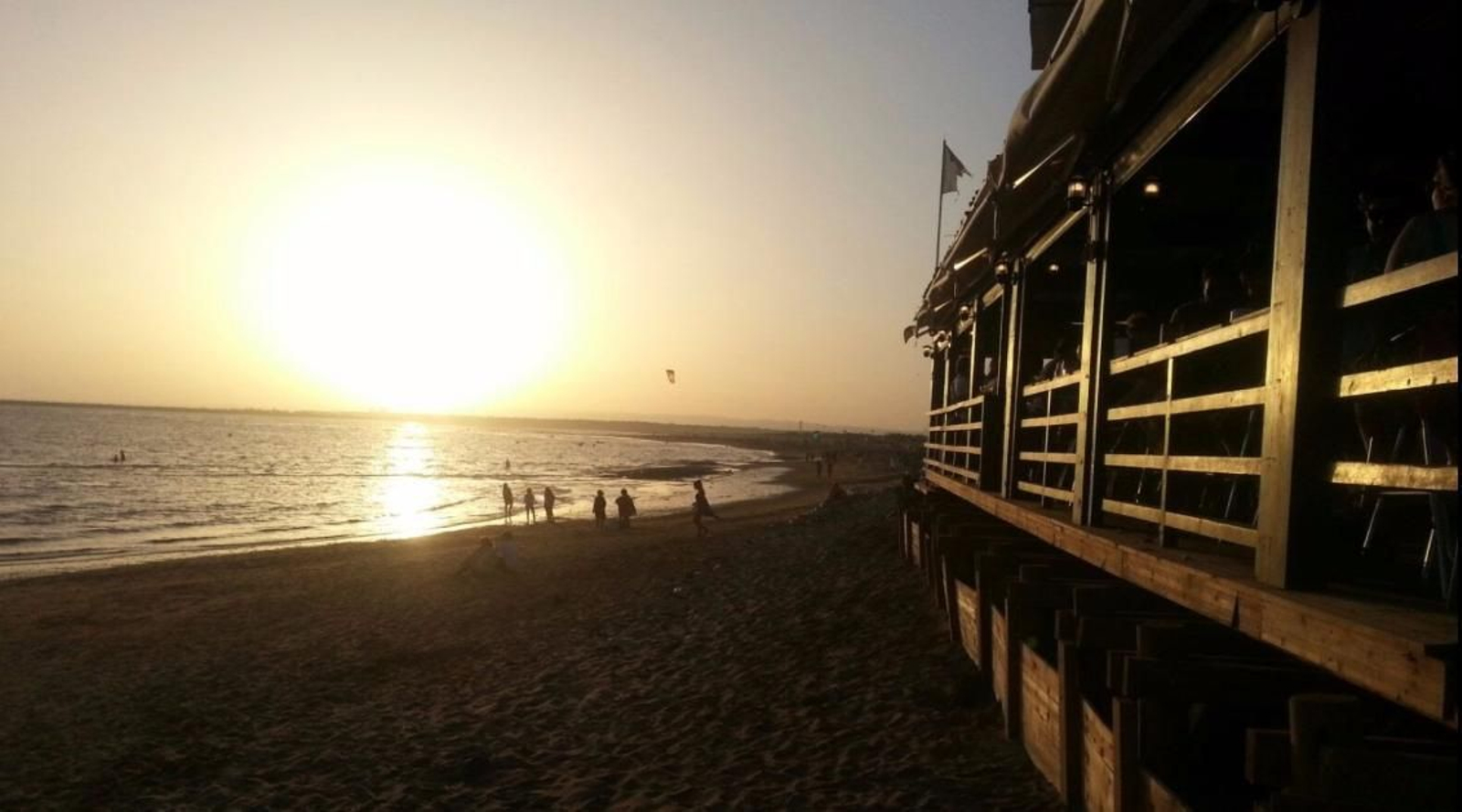 Puesta de sol desde uno de los chiringuitos de Ayamonte