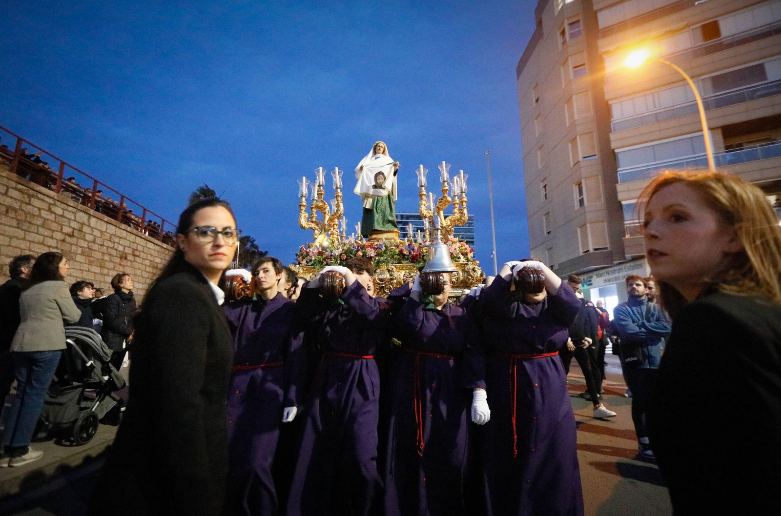 La procesión del Encuentro, en imágenes