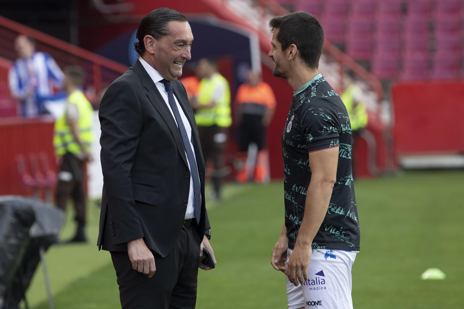 Encuéntrate en la grada en el Recreativo Granada - Real Avilés