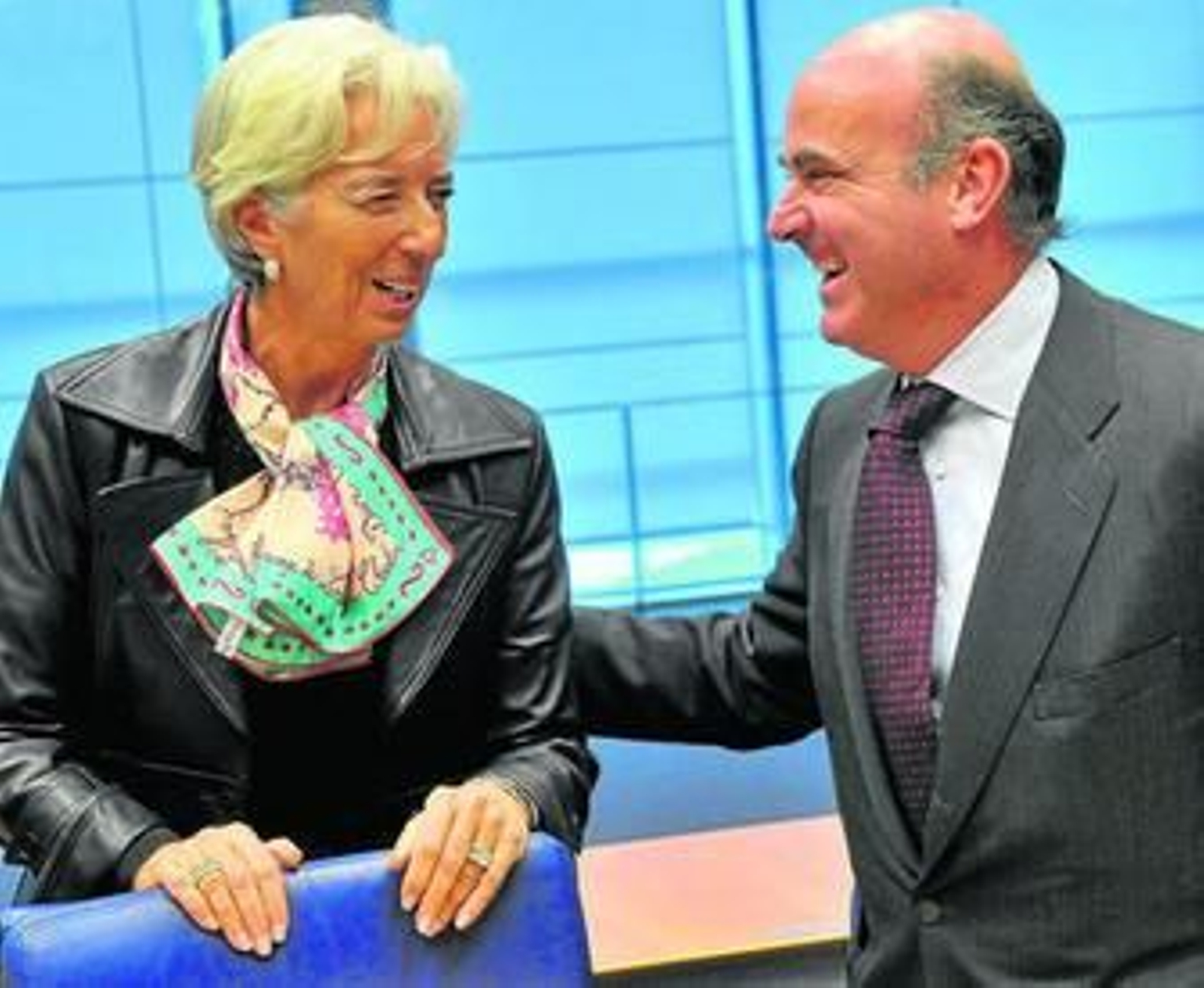 Christine Lagarde (FMI), el pasado lunes con Luis de Guindos, en la reunión del Eurogrupo.