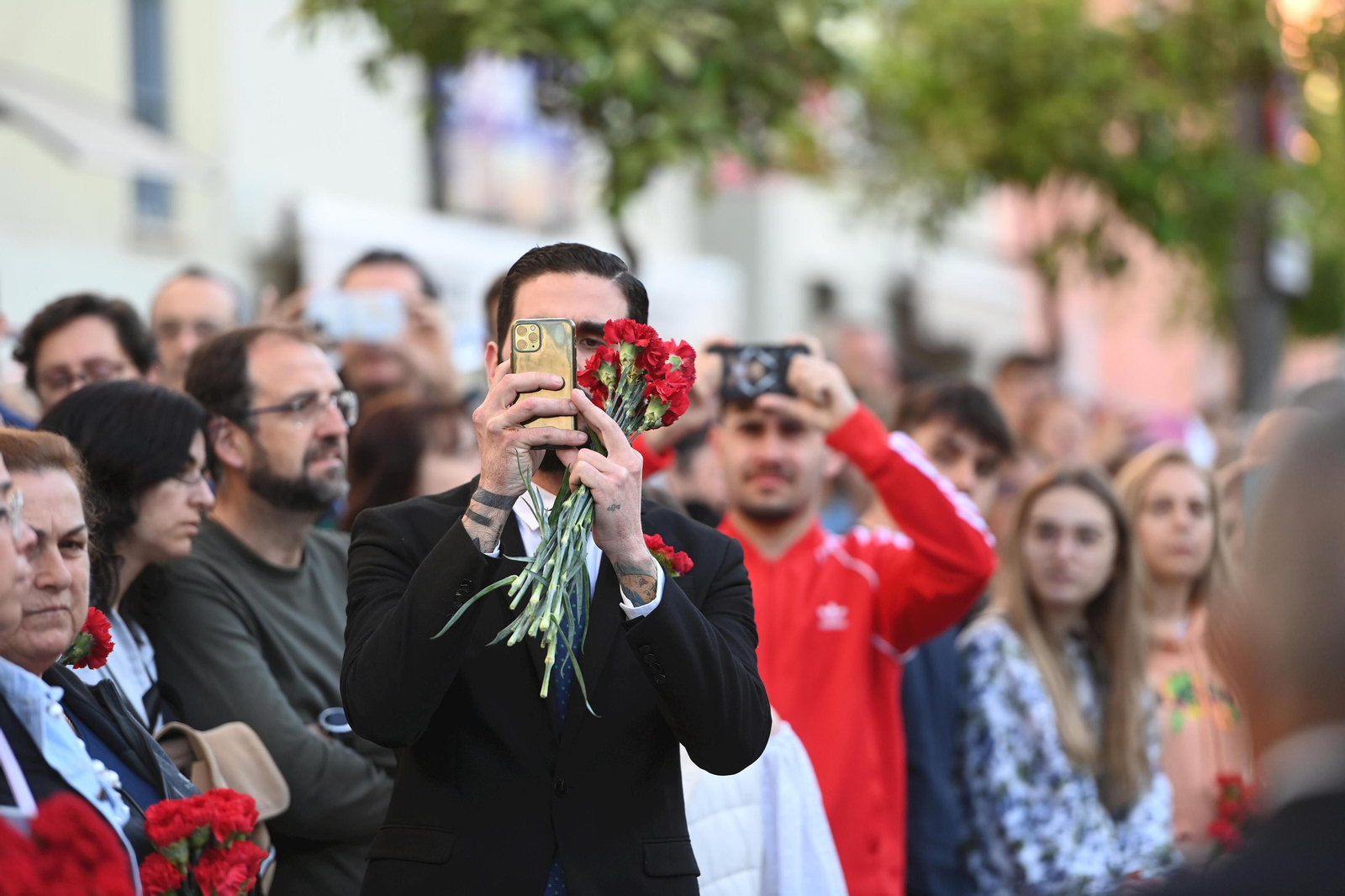 La misa del alba y el traslado del Cautivo, en fotos