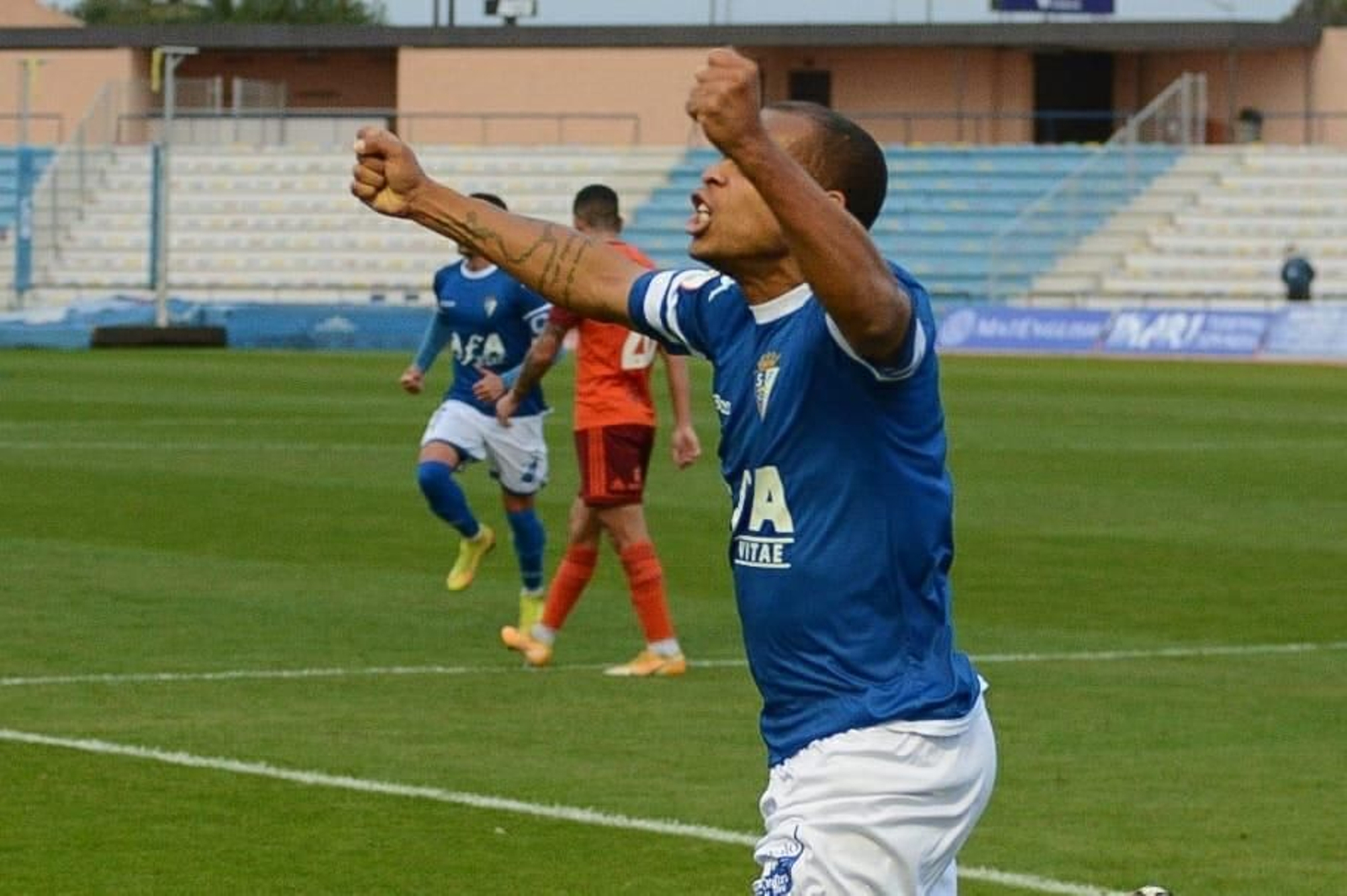 Biabiany celebra el tanto que ha significado la derrota del Decano.