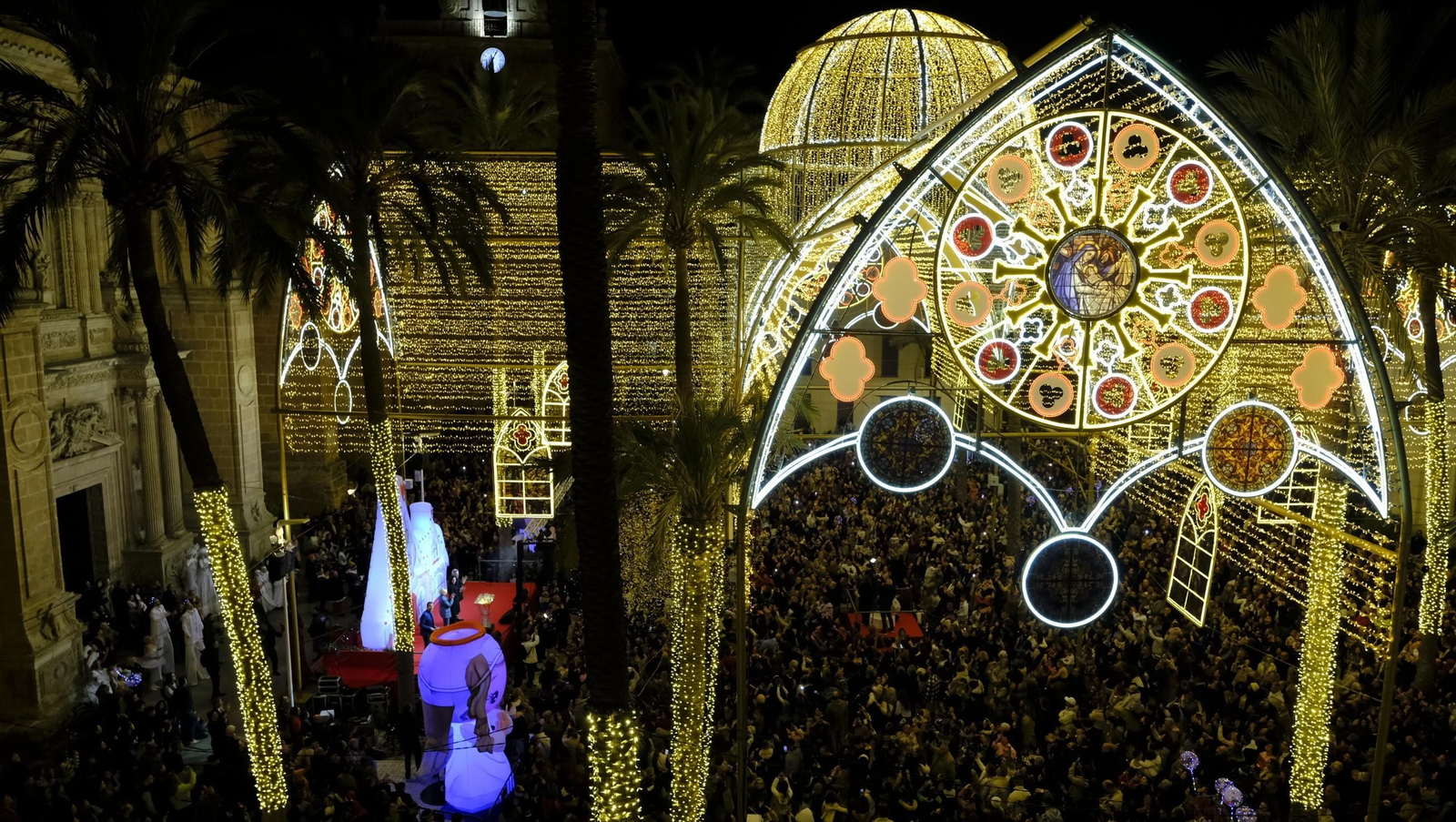 Las mejores imágenes del encendido navideño en Almería
