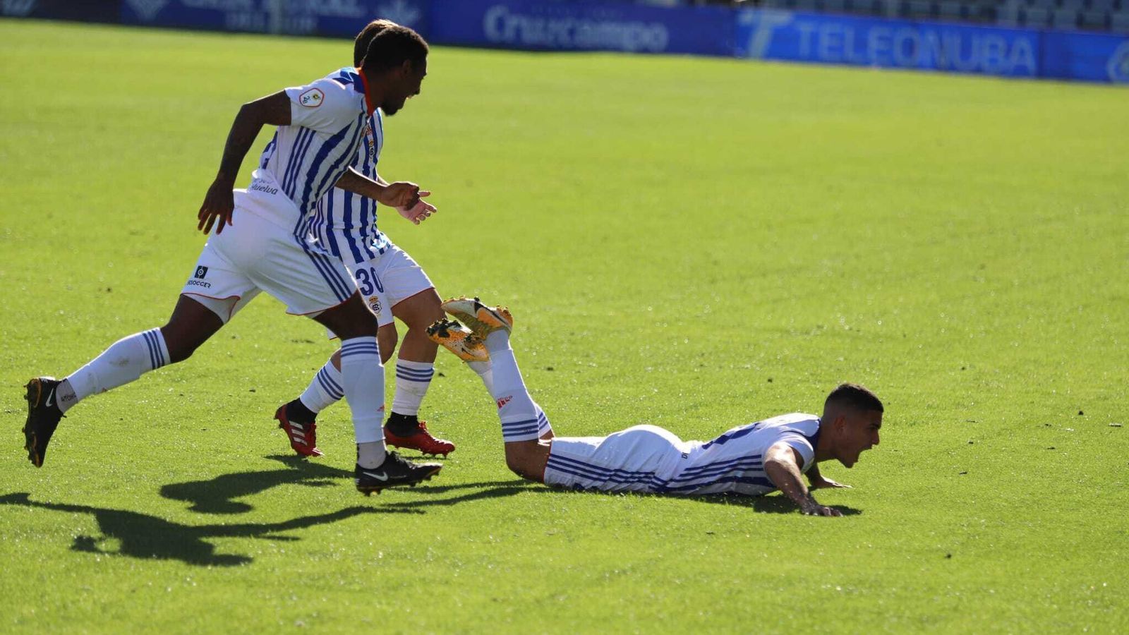 Yaimil Medina festeja el gol que supuso el 1-0 para el Recreativo.