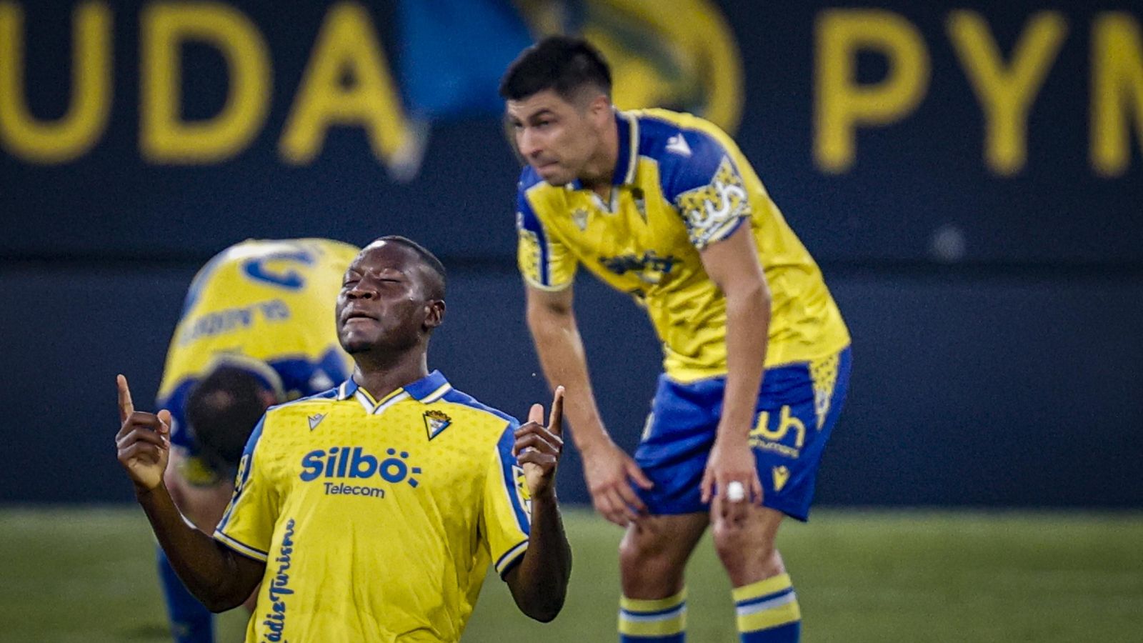 Búscate entre las fotos del partido de fútbol Cádiz CF - CD Tenerife de la Liga Hypermotion