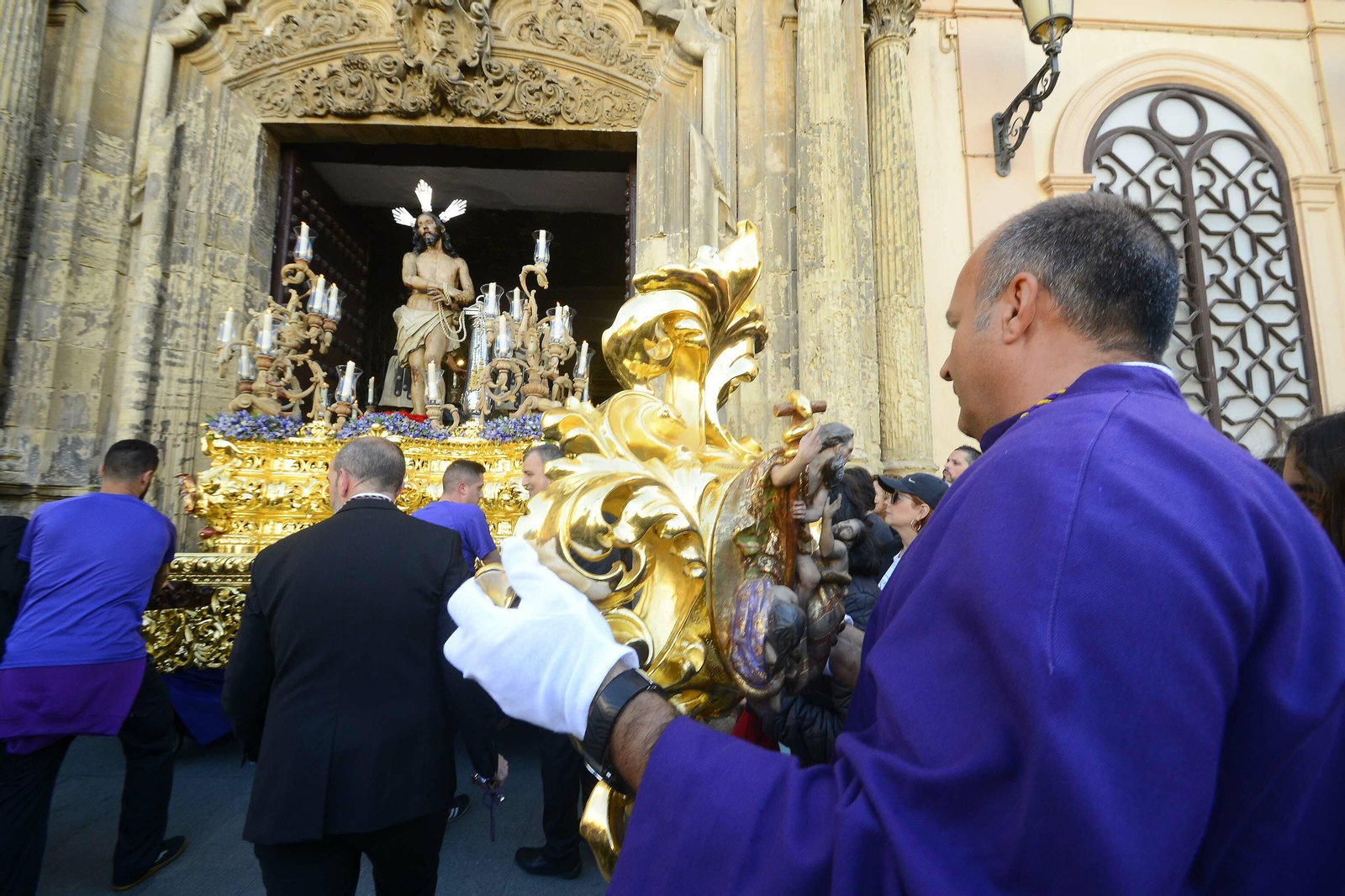 Salida procesional de la hermandad de Columna