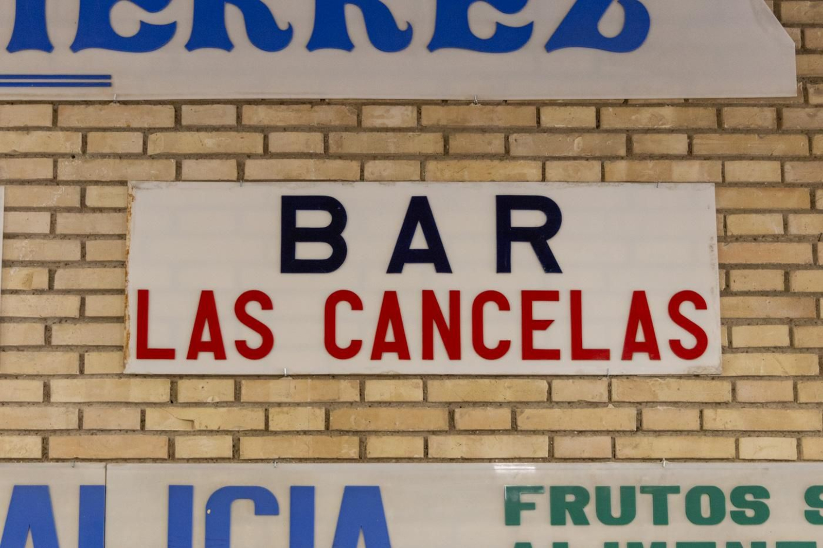 Los letreros más míticos de Jaén se rescatan y exhiben en la exposición Rótulos Chuléricos'