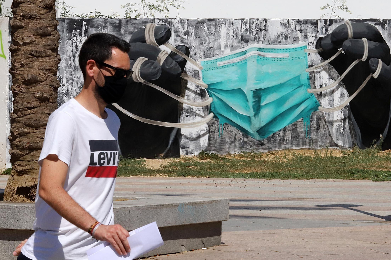 Sanidad pide parar la venta y el uso de mascarillas con grafeno