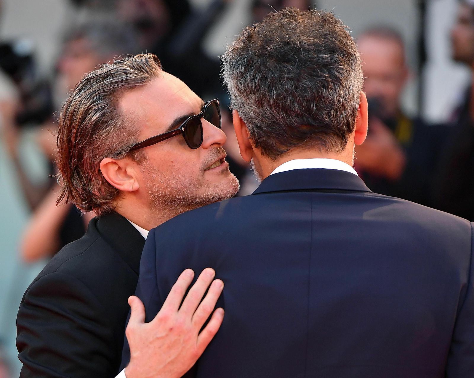 Joaquin Phoenix, junto a Todd Phillips, antes de la proyección de 'Joker'.