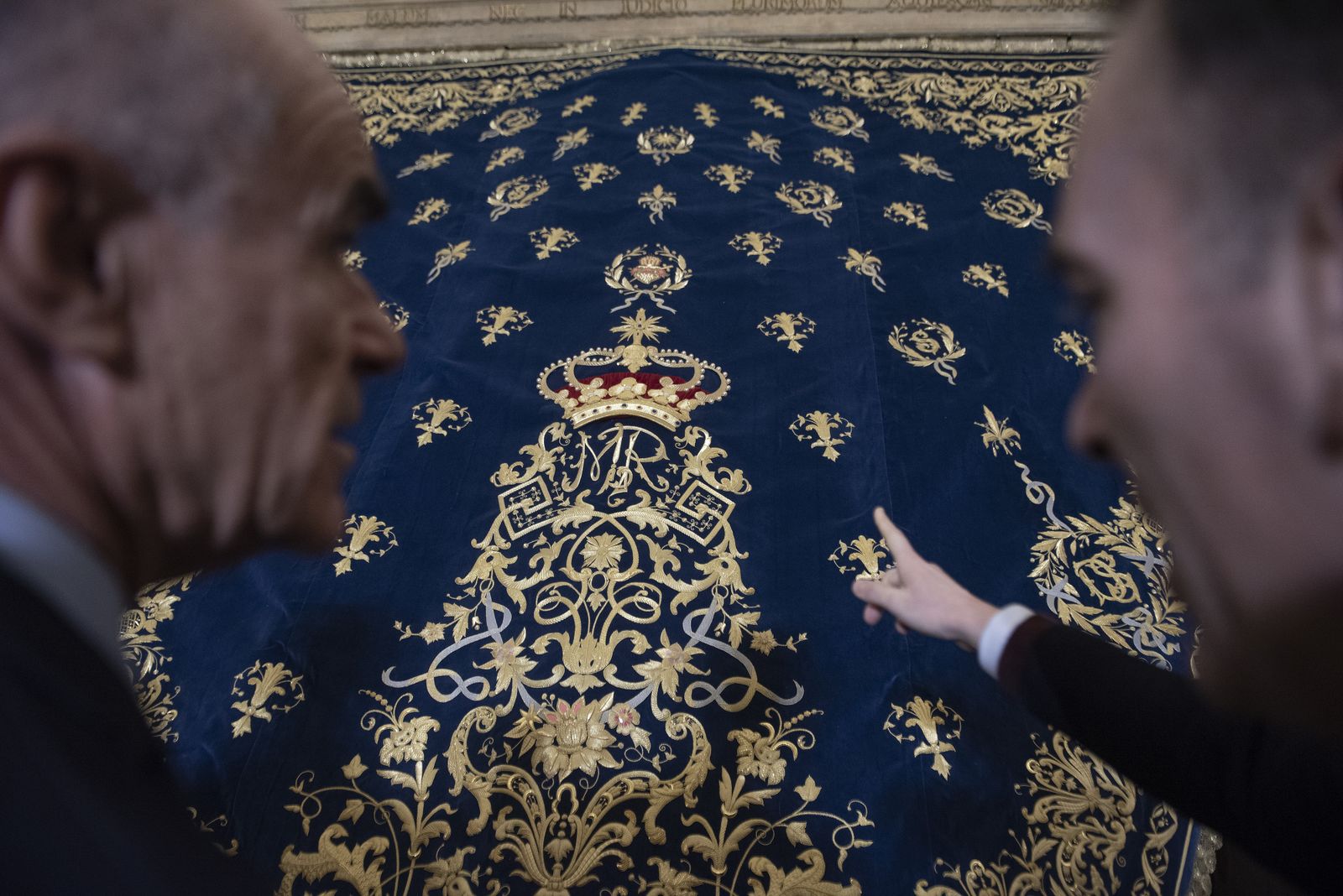 Inauguración de un manto, y el proyecto para el paso de palio de la asociación de fieles del Santo Ángel