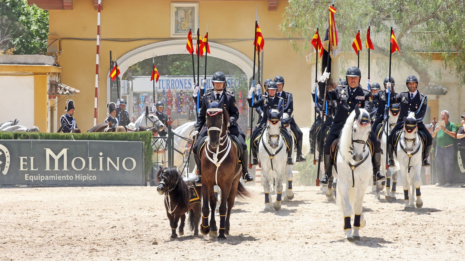 Entrega del Caballo de Oro en Jerez a la Unidad Especial de Caballería de la Policía Nacional.