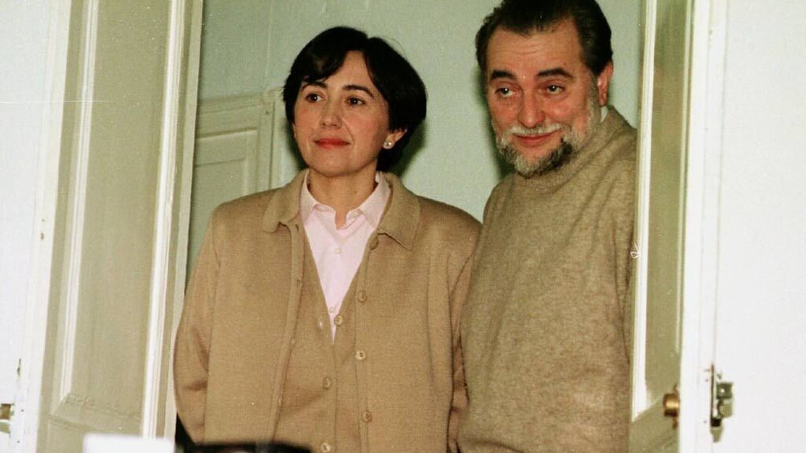 Rosa Aguilar y Julio Anguita retratados en el año 1997.