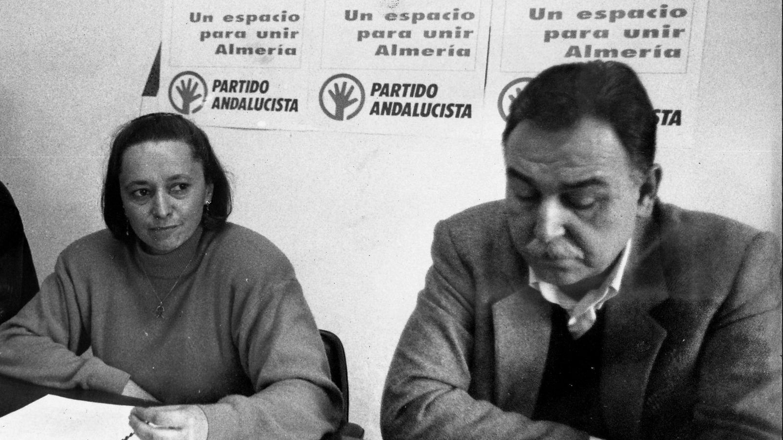 Cristina Álvarez y Estanislao Esteller, del Partido Andalucista, en la campaña electoral de 1991