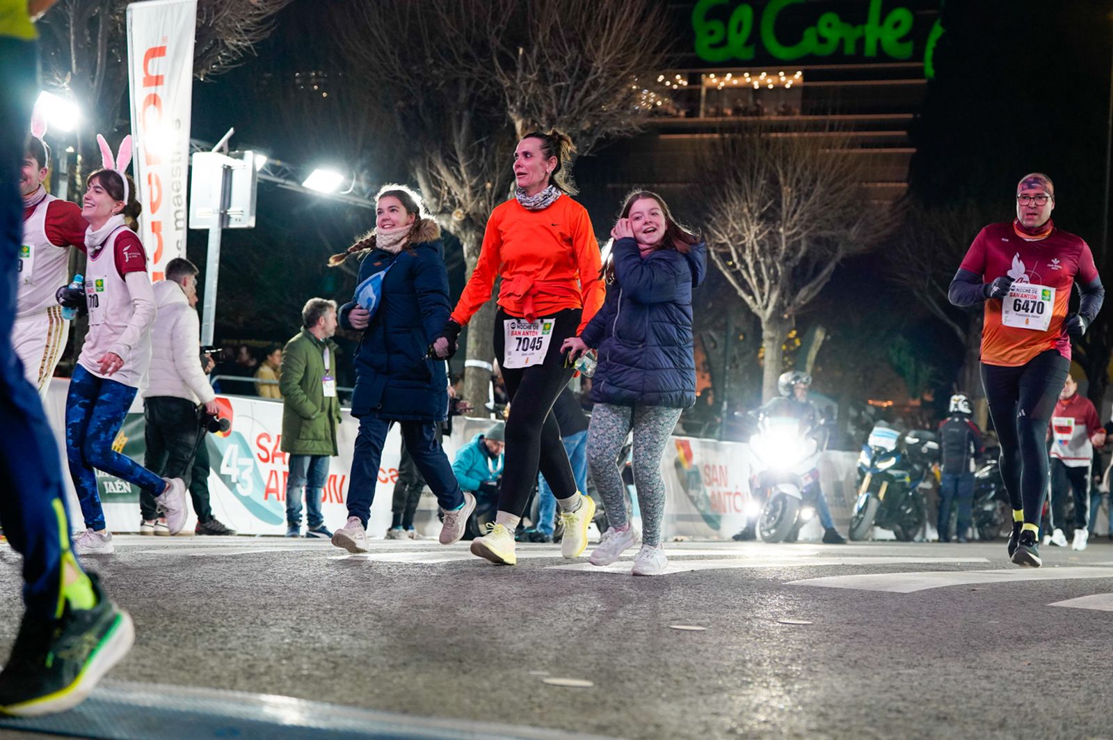 En imágenes: búscate en tu llegada a meta de la Carrera de San Antón 2026 (5)