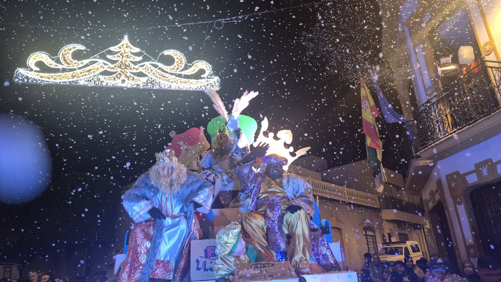 Turre se llena de luz y colorido con una mágica cabalgata, en imágenes