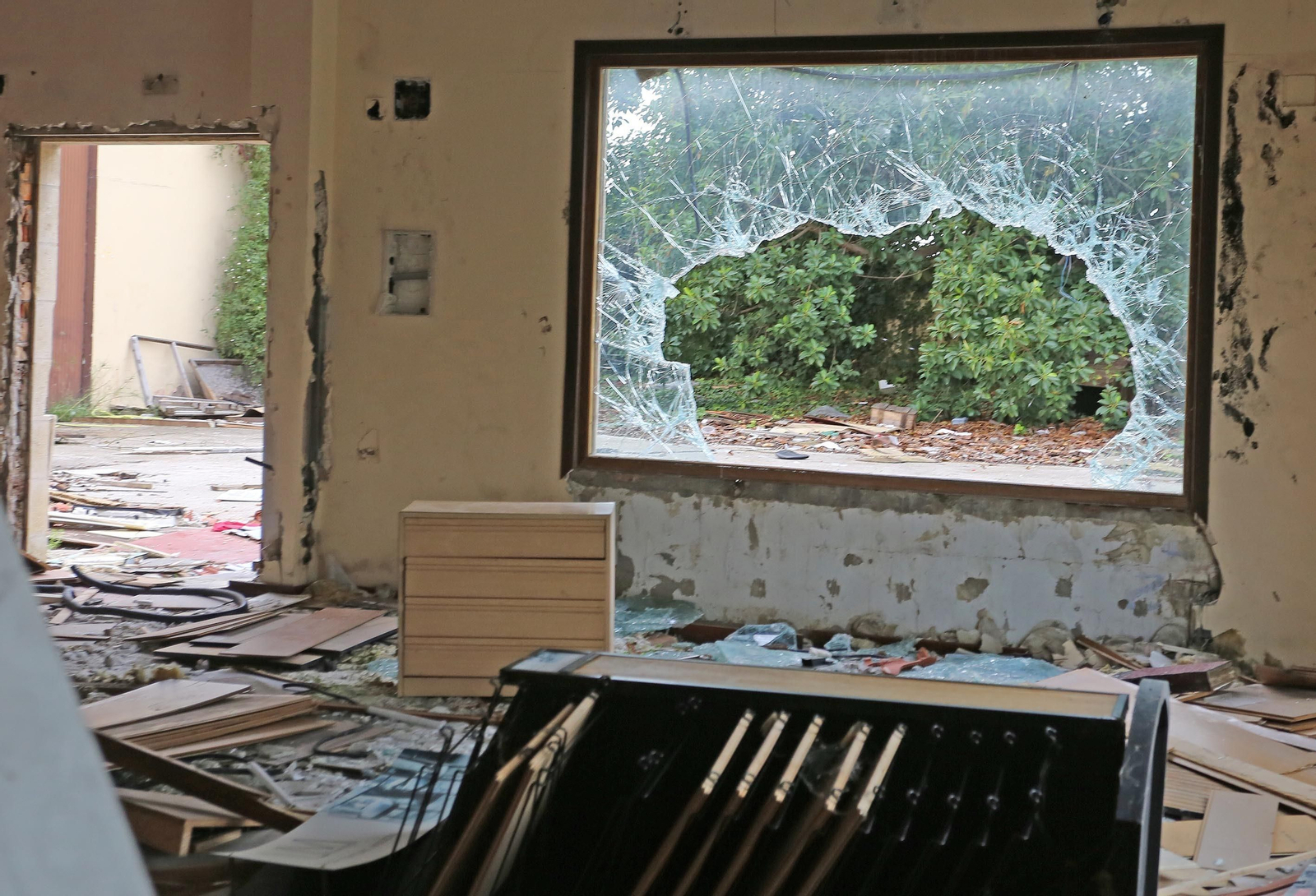 Expolian e incendian las antiguas instalaciones de Ramos-Catalina