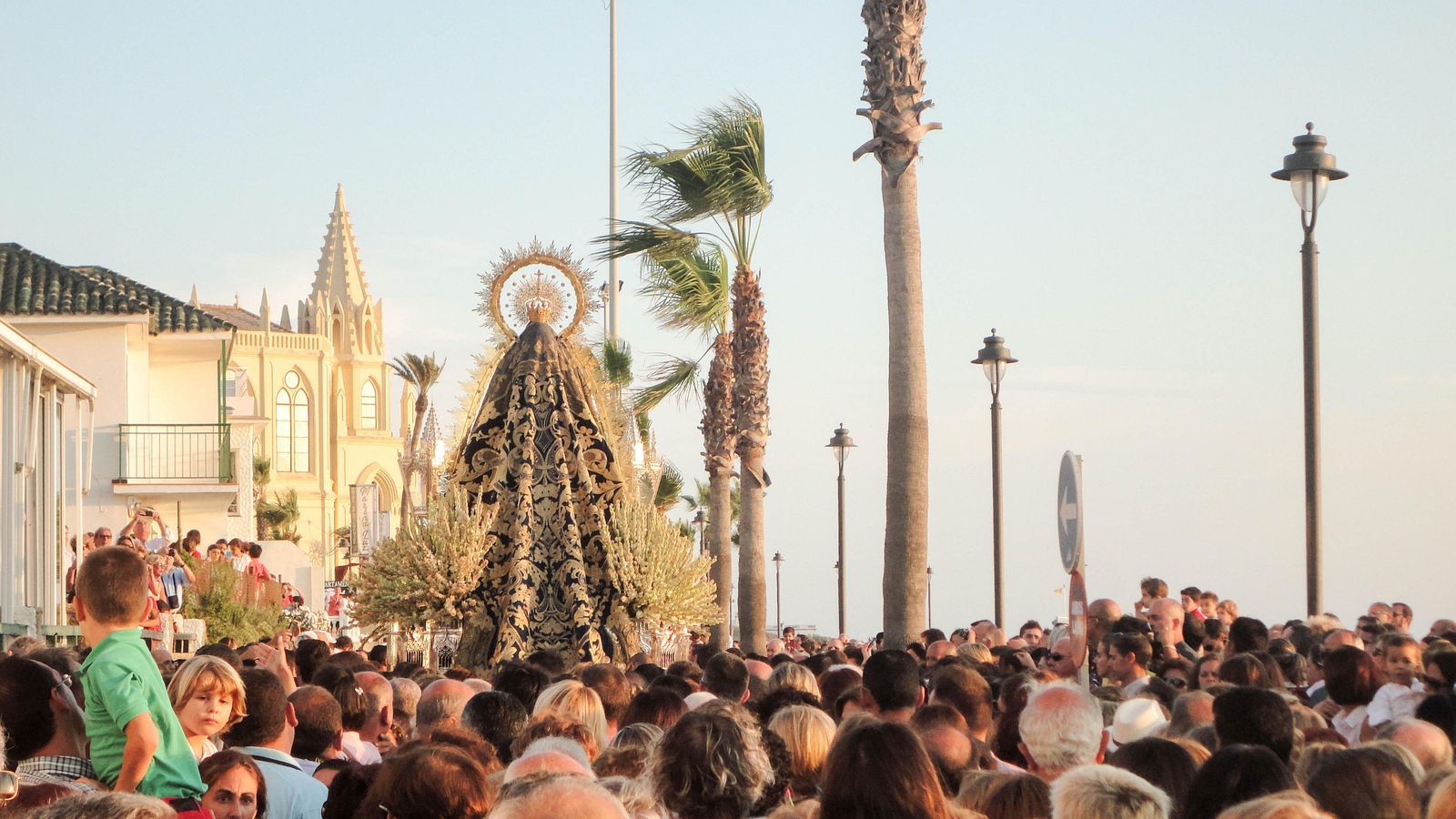 Procesión de la Virgen de Regla, en Chipiona. Procesión de la Virgen de Regla, en Chipiona.