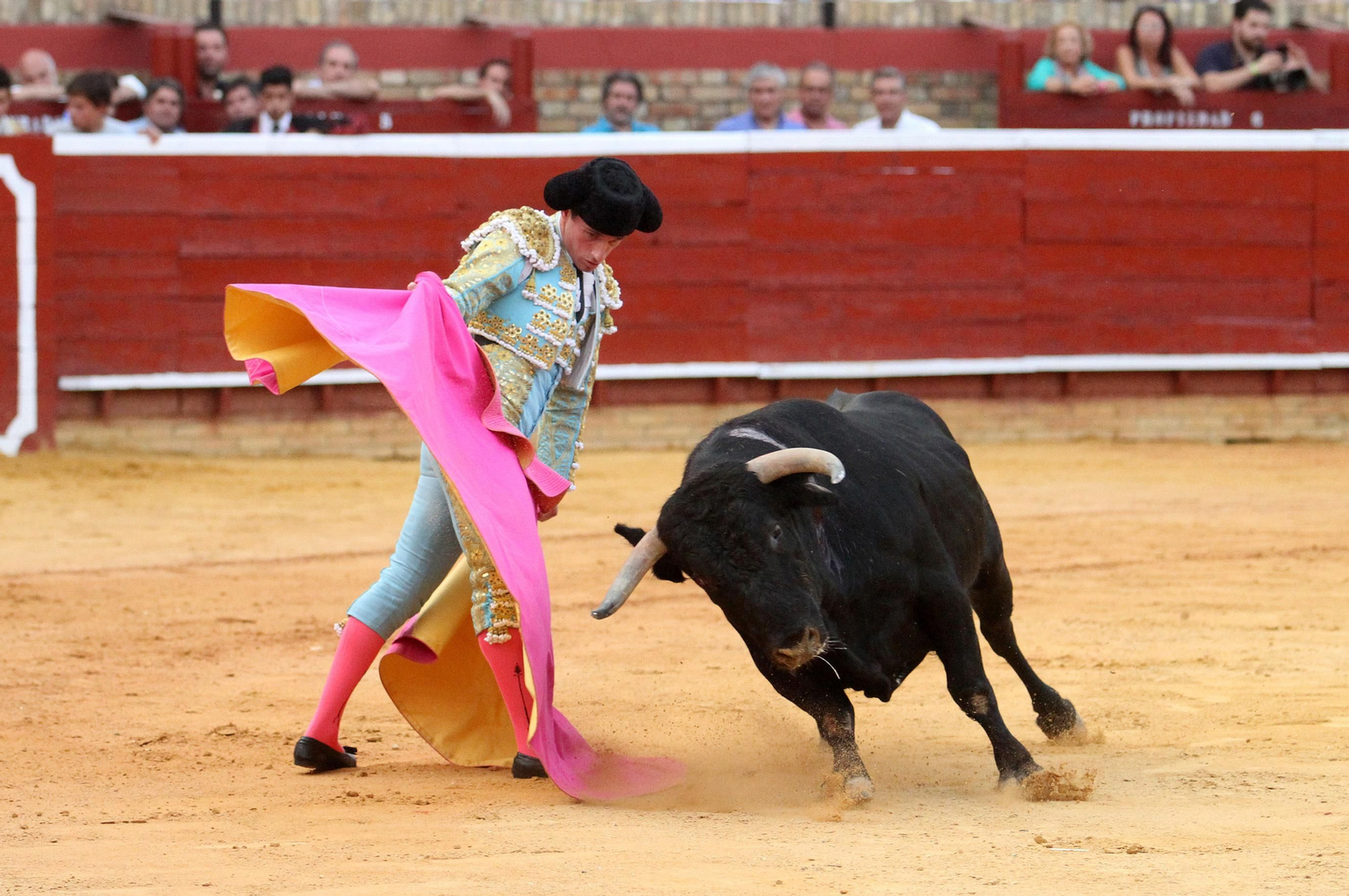 Faena de Alfonso Cadaval en la Plaza de toros La Merced