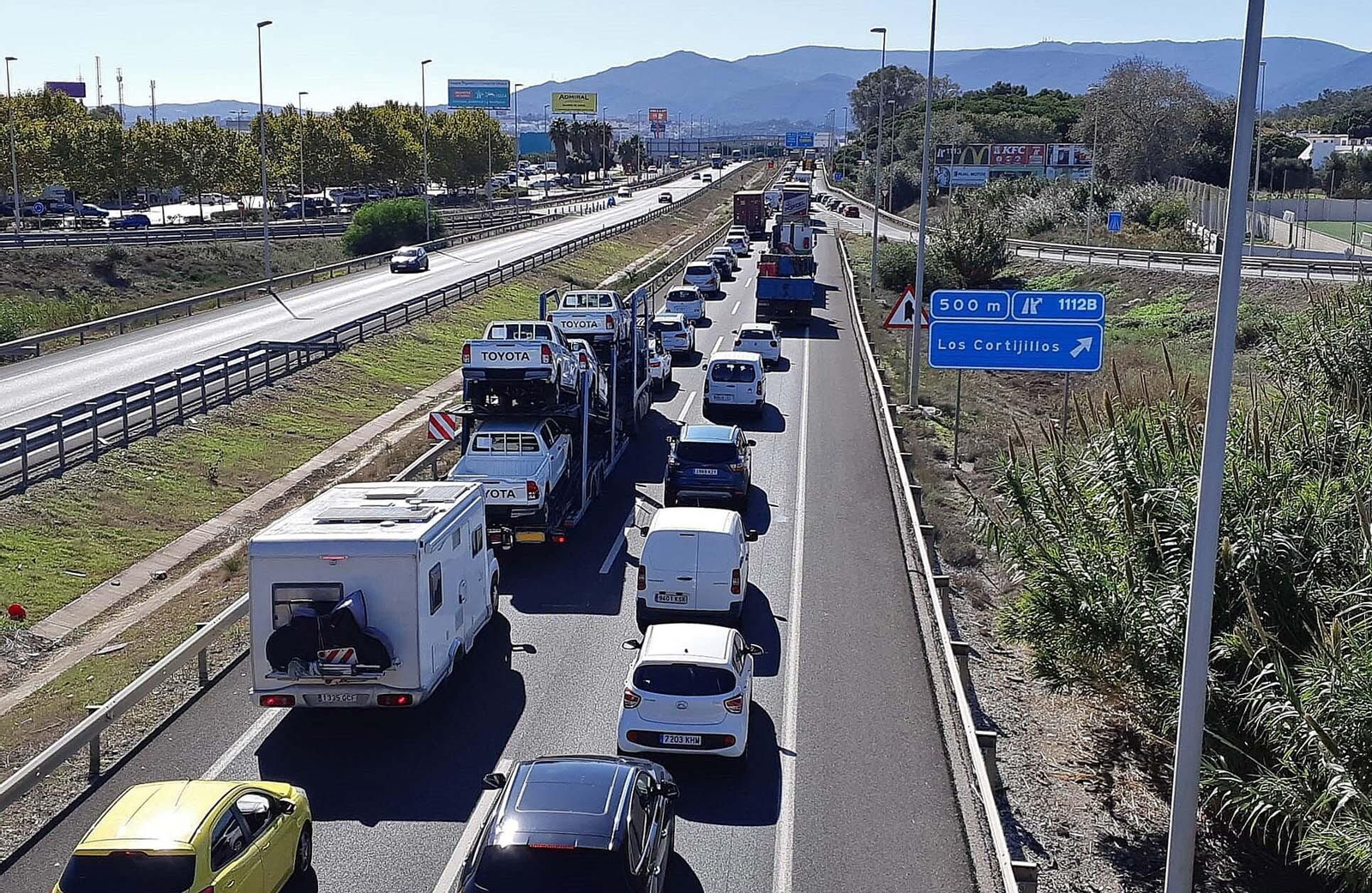 Atasco en la A-7 a la altura de Los Barrios.